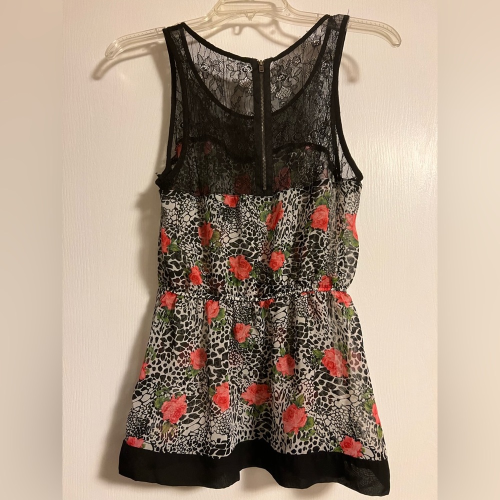 Sleeveless silky shirt